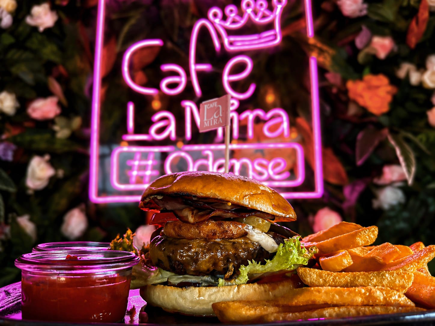 Burger hos Café LaMira i Odense Centrum - Oksekød